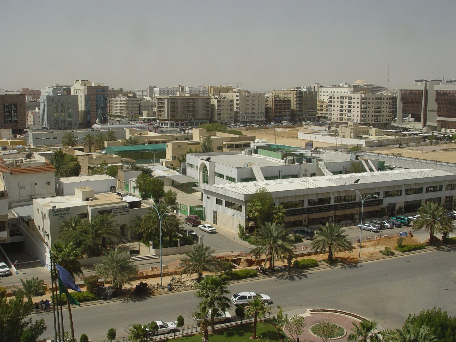 مبانٍ سكنية في الرياض لتوضيح تنظيم زيادة الإيجار وتجديد عقود الإيجار في 2026
